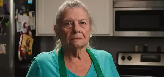 78-årig  kvinde anholdt: Gav nødlidende mennesker mad