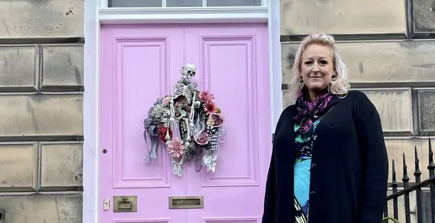 Hun malede sin dør lyserød: Kan koste hende 173.000 kroner i bøde