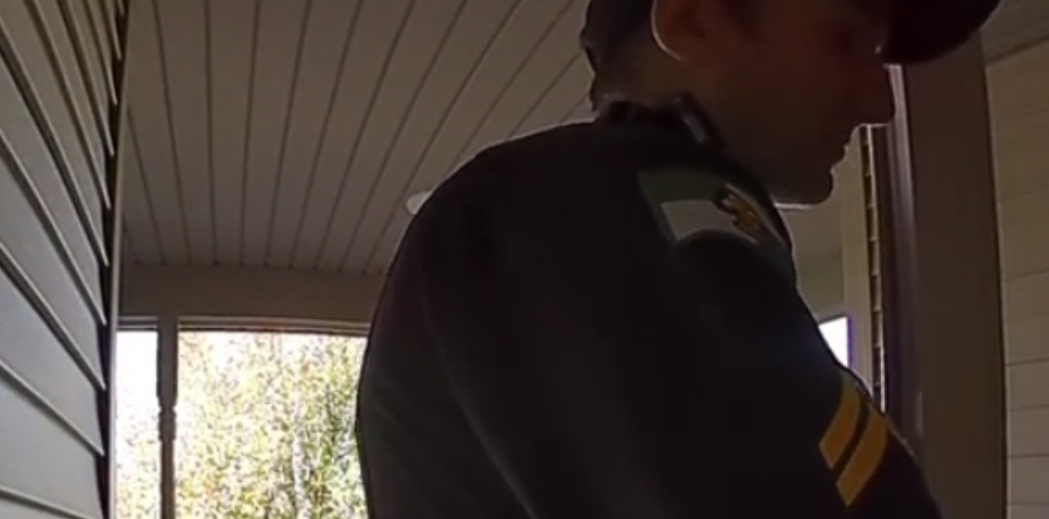 Politiet anholdt madudbringeren: Så gik betjenten op og ringede på