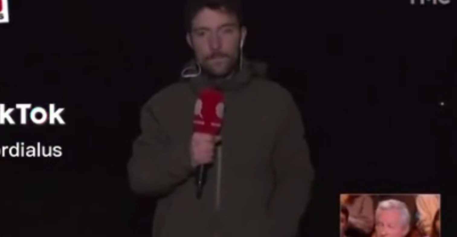 Journalist taler på direkte tv: Så sker det utænkelige