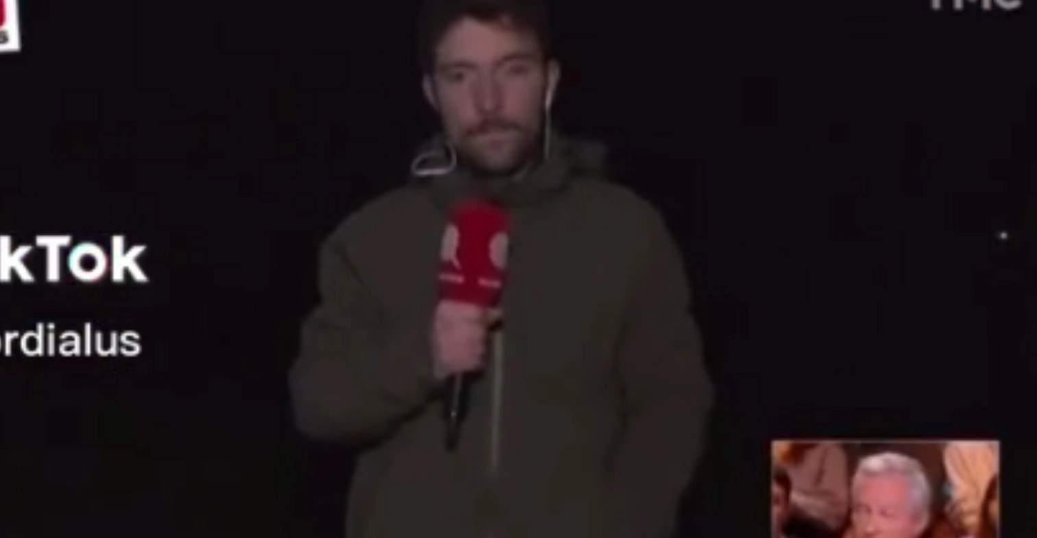 Journalist taler på direkte tv: Så sker det utænkelige
