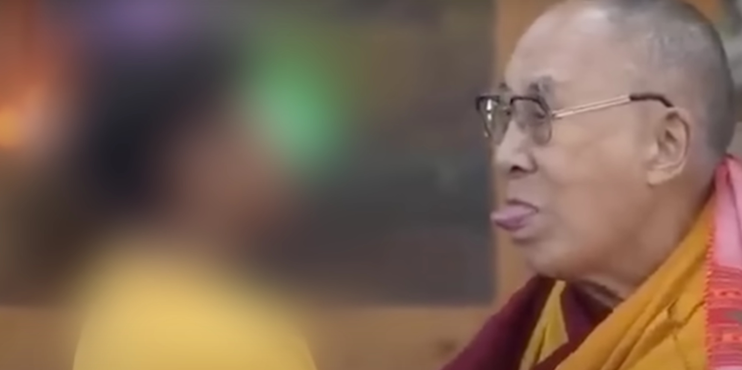 Kyssede med dreng og bad ham sutte på hans tunge: Nu siger Dalai Lama undskyld