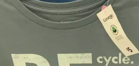 Supermarked trækker T-shirt tilbage: Når du ser ordet, ved du hvorfor