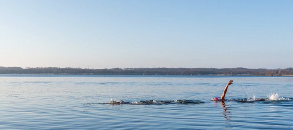 Kommune udsender advarsel: Menneskelort i vandet