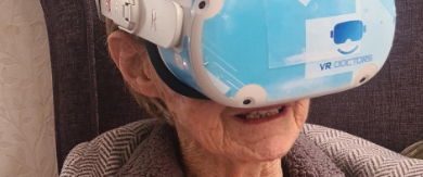 Plejehjem får beboerne til at bruge VR-briller: Årsagen er smuk