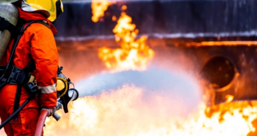 Voldsom brand på berømt marked: 1000 har mistet livet