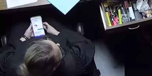 Dommer fanget på video: Her er de modbydelige beskeder, hun sendte under retssagen om dræbt 2-årig
