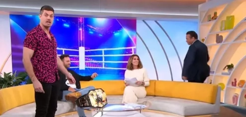 Se videoen her: Wrestler ser rødt midt i live-interview
