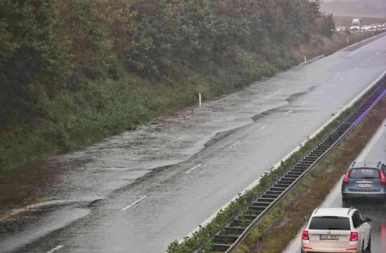 Voldsomme oversvømmelser i Esbjerg: Fire personer tæt på at drukne