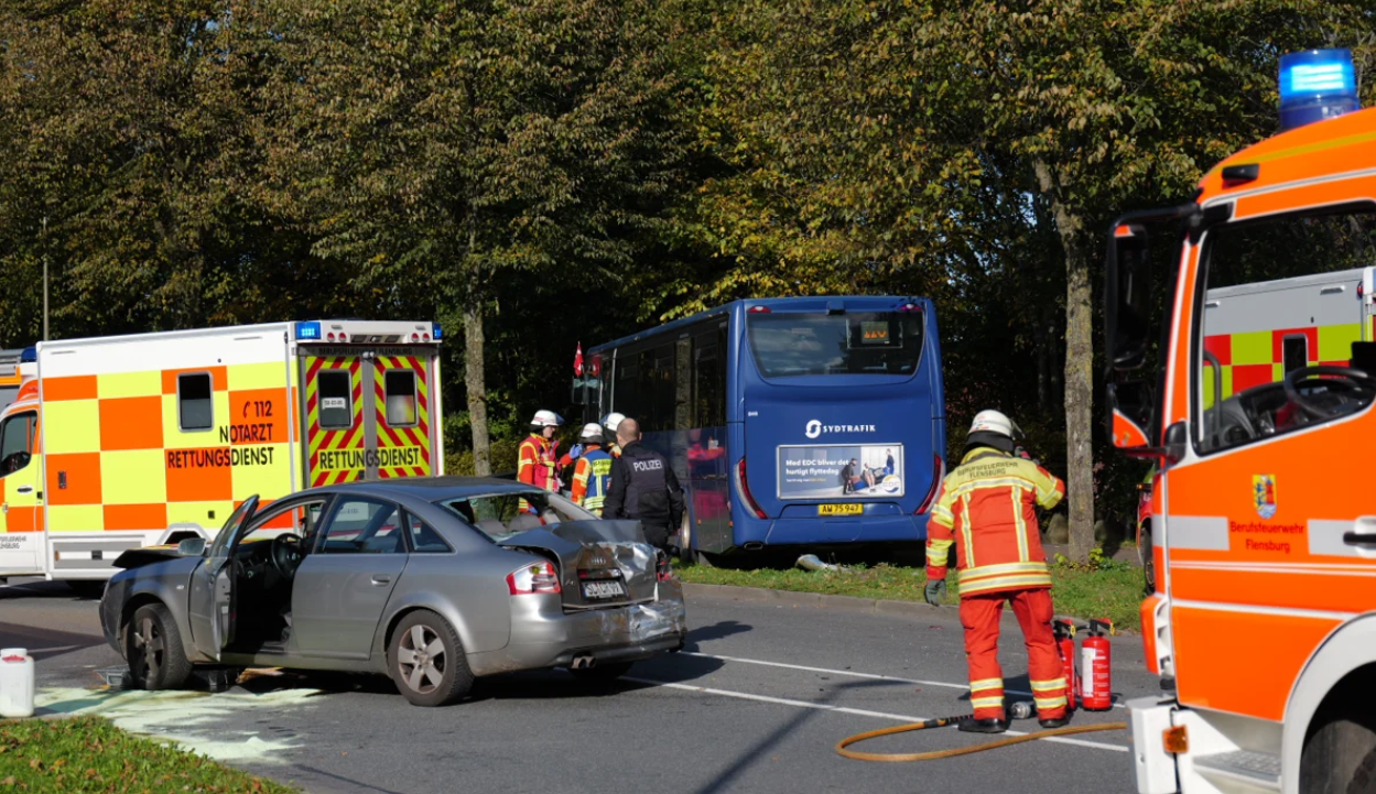 Dansk bus involveret i alvorlig ulykke i Tyskland: Én blev genoplivet på stedet