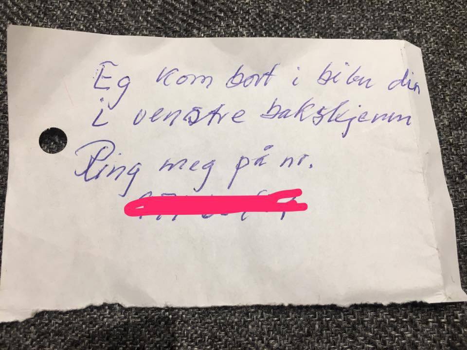 Mand opdagede seddel i forruden: Da han sætter sig ind i bilen, får han et kæmpe chok