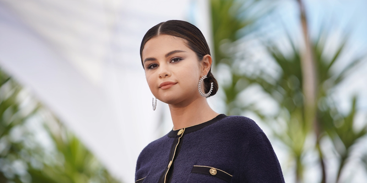 Selena Gomez viser formerne frem i bikini: Kaldes ‘verdens smukkeste’