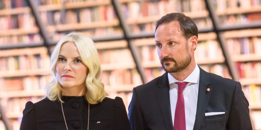 Fra skidt til værre: Opsigtsvækkende SMS er dukket op midt i kongehus-skandale