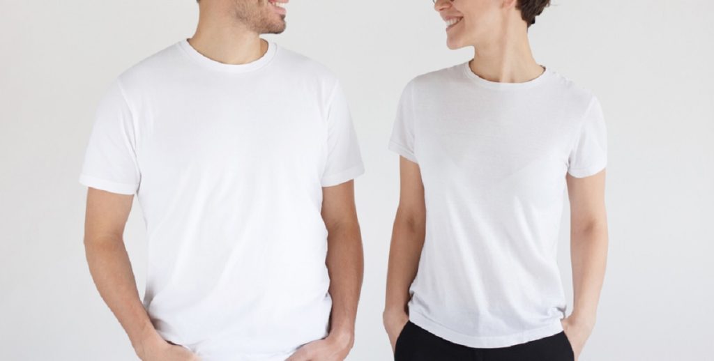 Folk måber hele verden over: Det betyder t’et i t-shirt