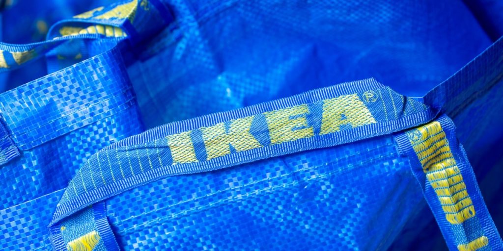 By i chok: Indleverede Ikea-pose fyldt med menneskeknogler