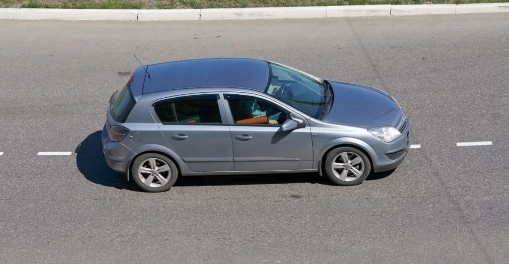 Opel fanget med næsten 700 km/t: Men hastigheden var ikke det eneste, der var ude af kontrol
