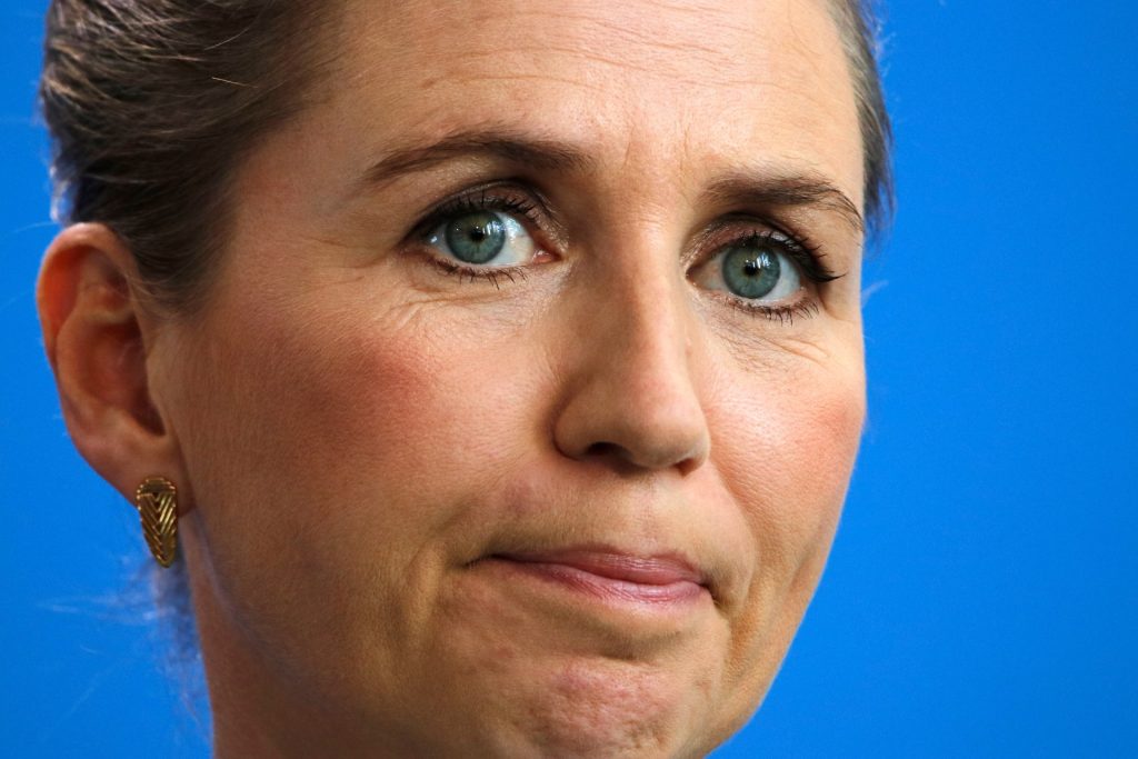 Mette Frederiksen reagerer på Johnny Madsens død: “Lyden af Danmark”