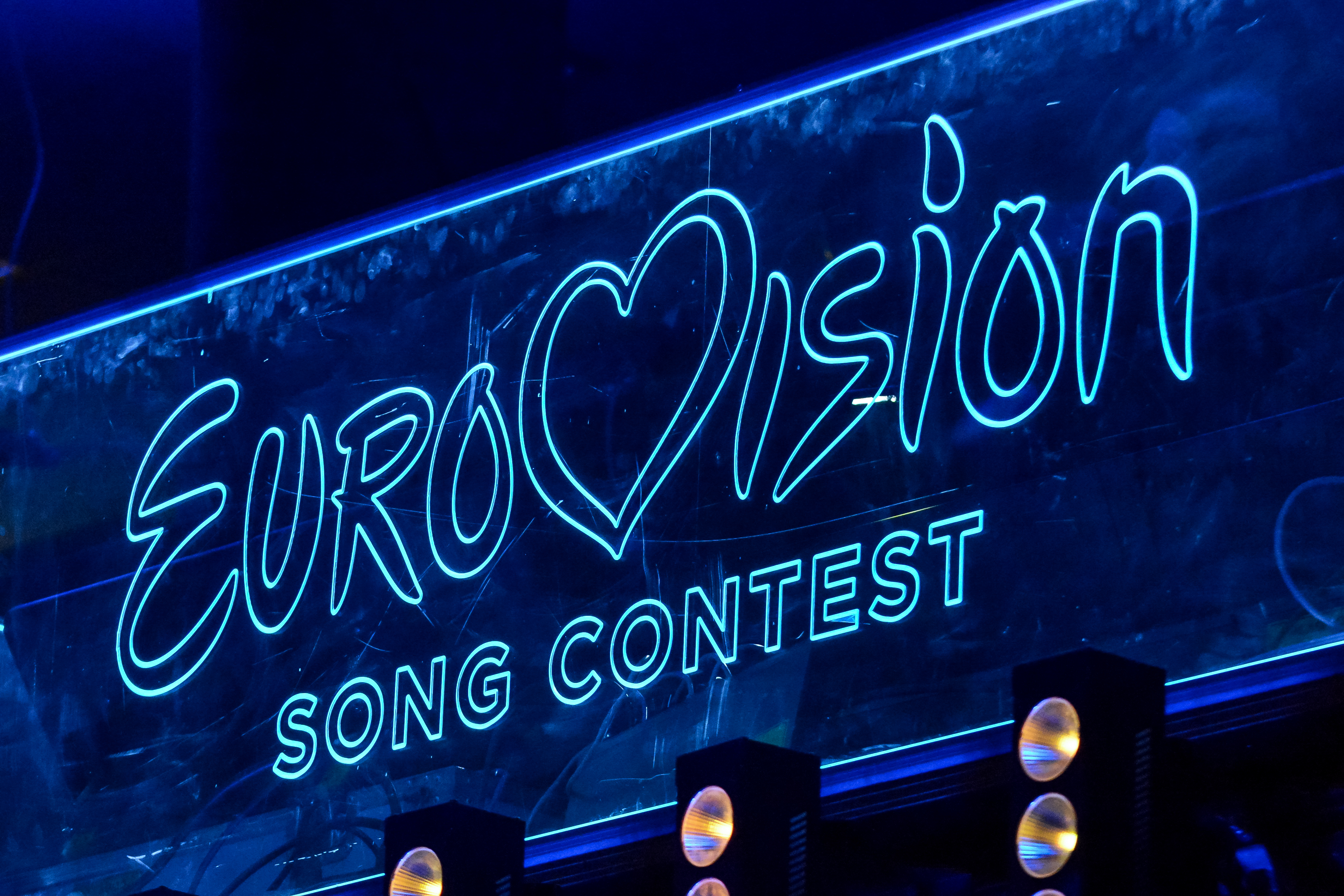 Derfor forlod Eurovision-vært pludselig programmet