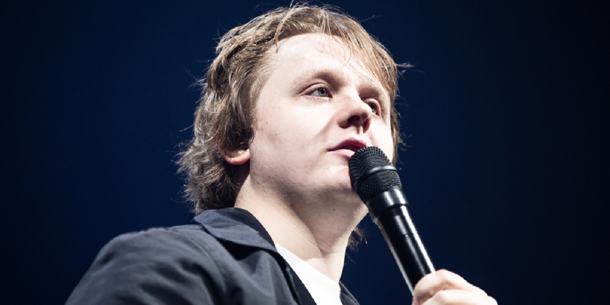 Lewis Capaldi smider bombe: Karrieren er på spil af denne triste årsag