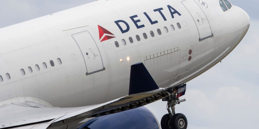 Fly lettede fra dansk ferieparadis – få timer senere er 11 passagerer indlagt