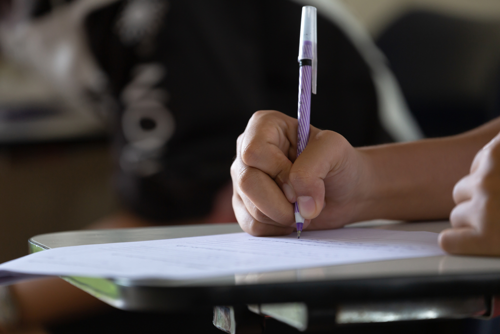 Student raser mod skole: Fik tjekket sine private beskeder efter eksamen