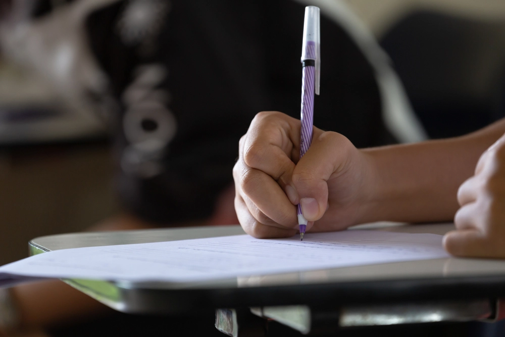 Student raser mod skole: Fik tjekket sine private beskeder efter eksamen
