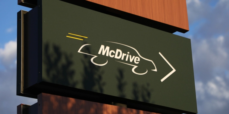 Mand død i tragisk ulykke i McDrive