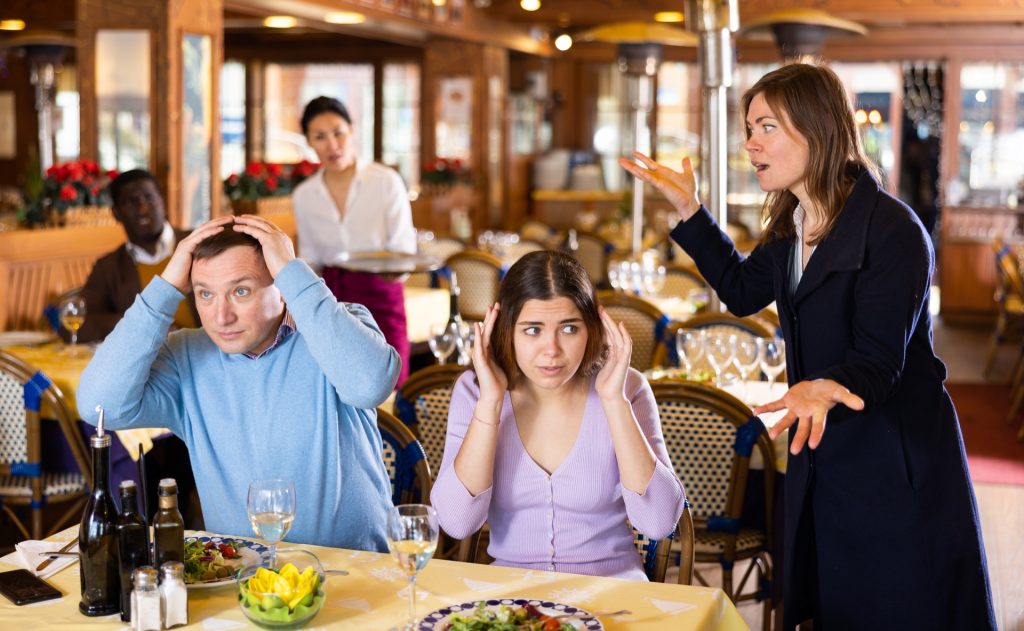 Mor udstilles brutalt online: Dette må du aldrig gøre på en restaurant