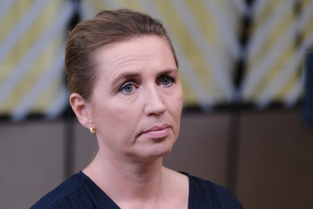 Ny minister svinede Mette Frederiksen godt og grundigt til: Nu står de side om side