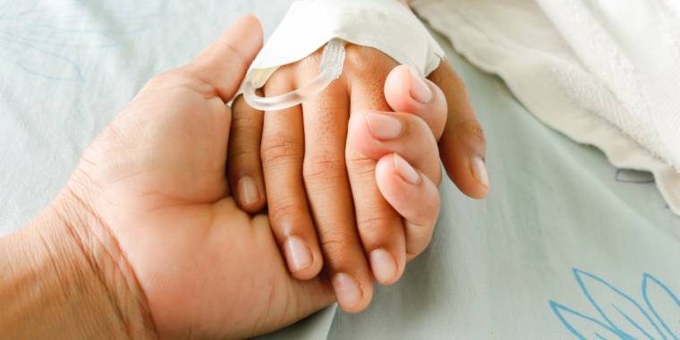 Det er kræftfremkaldende: Hver tredje starter sammen med deres mor