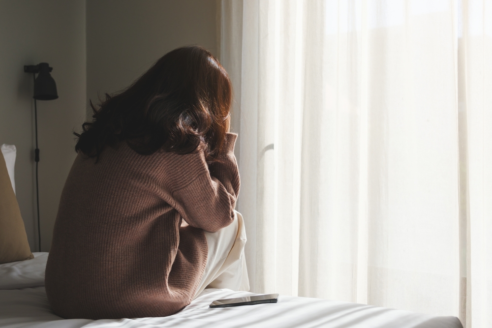 Kvinde havde mistanke om utroskab og tog kærestens telefon i al hemmelighed – men hvad hun fandt, var langt værre