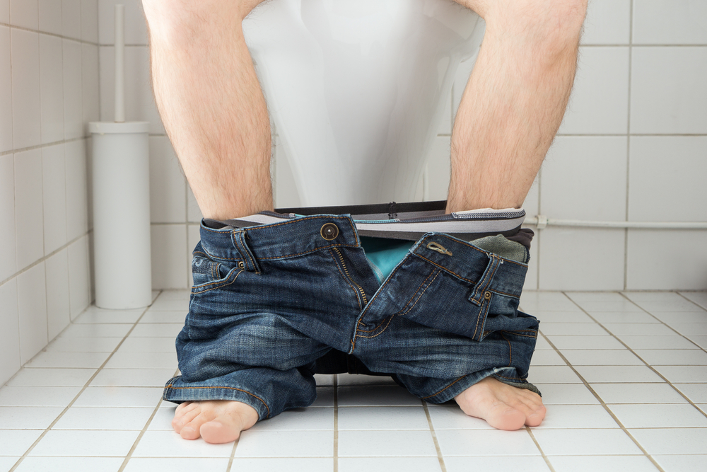 Mand fik sit livs forskrækkelse på toilettet: Pludselig mærkede han noget bevæge sig i bagenden