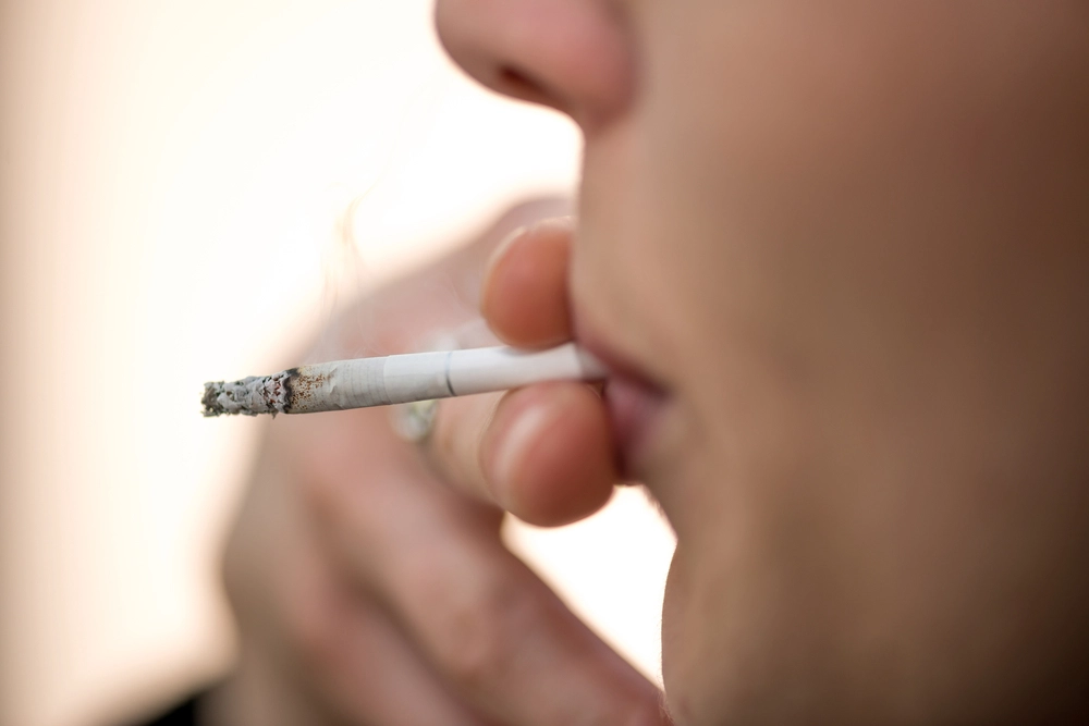 52-årig gik amok på teenagepiger: Tværede cigaret ud i ansigtet på 17-årig