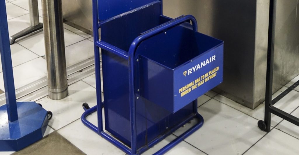 Anklager Ryanair for snyd med kufferten: Så kommer flyselskabets overraskende svar