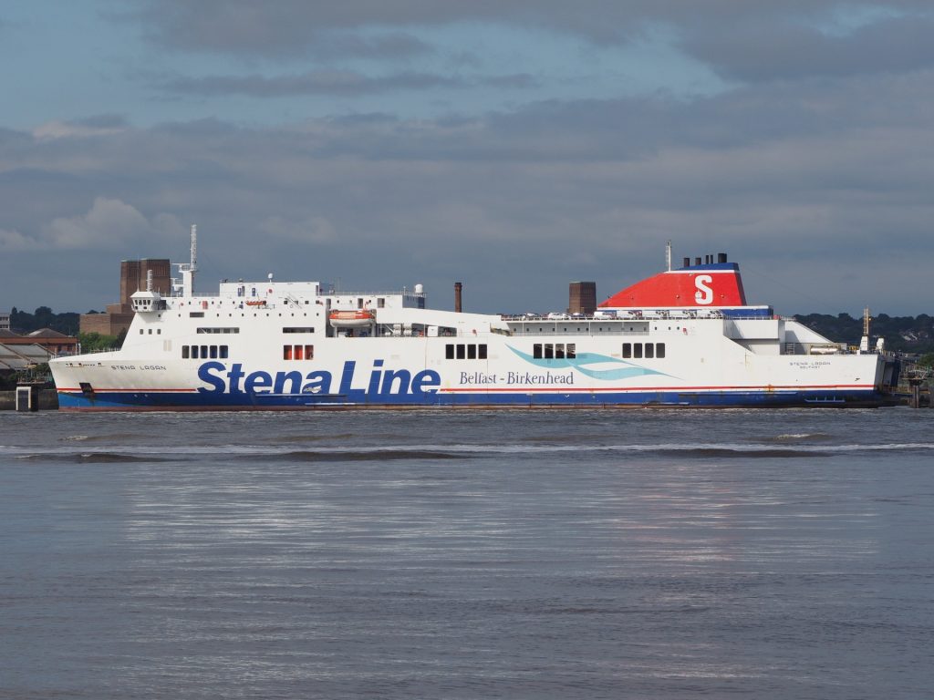 Iværksætter storstilet redningsaktion: Barn faldt over bord – mor sprang efter