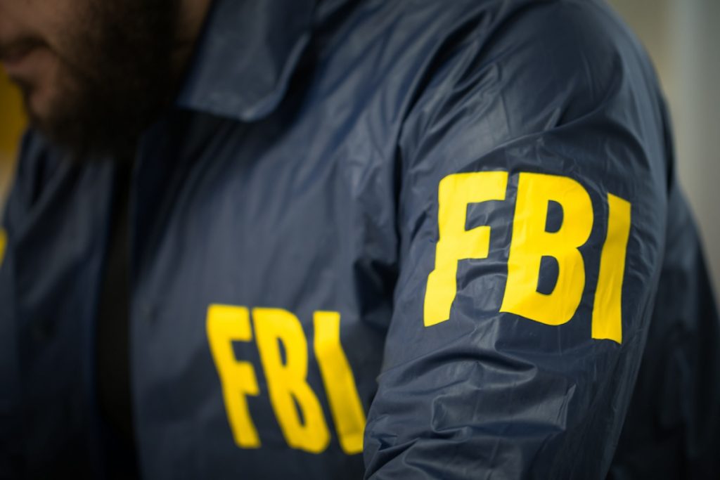 15-årig dansk dreng anholdt: FBI mistænker ham for rolle i enorm svindelsag