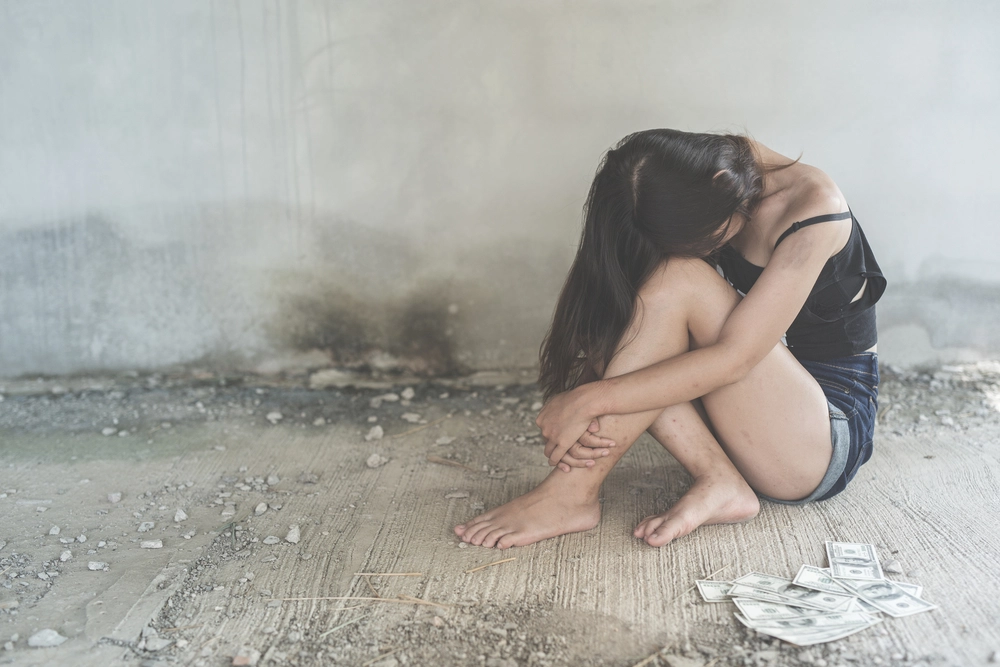 Forældrepar voldtog 12-årig datter: ‘Bedre vi gør det end en eller anden galning’