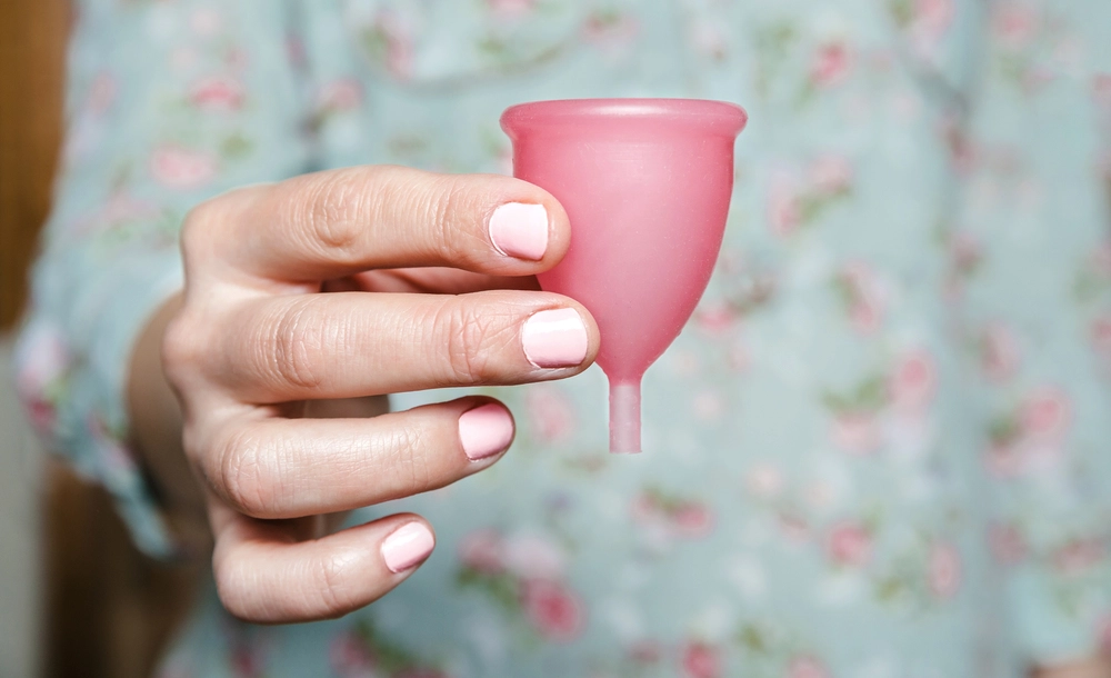 Kvindelig helseguru forarger på nettet: ‘Drik jeres menstruationsblod’