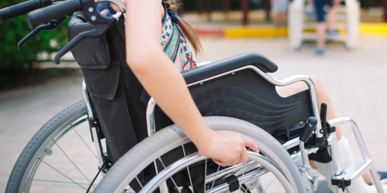 12-årige Kornelia i kørestol nægtet adgang til klasseværelse: Forældrene sender klage