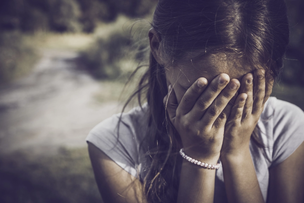 Skar halsen over på 7-årig pige: Bliver nu fundet ikke skyldig