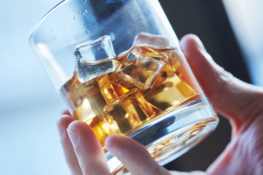 Drømmejobbet er ledigt: Få løn for at rejse rundt og drikke whisky