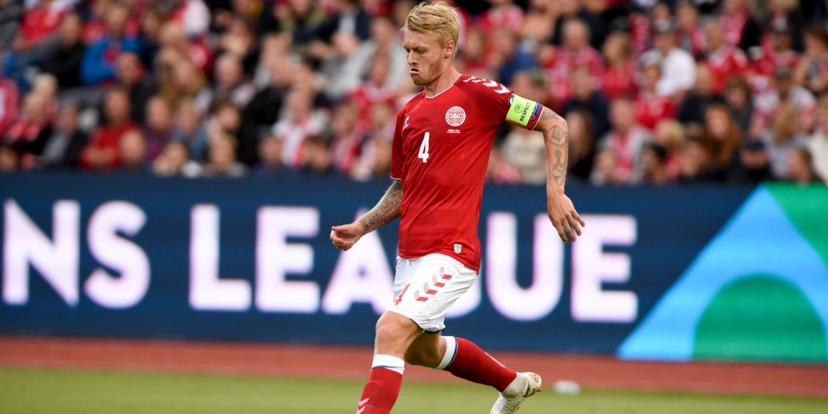 FIFA slår fast: Simon Kjær må ikke spille med regnbuefarvet anførerbind