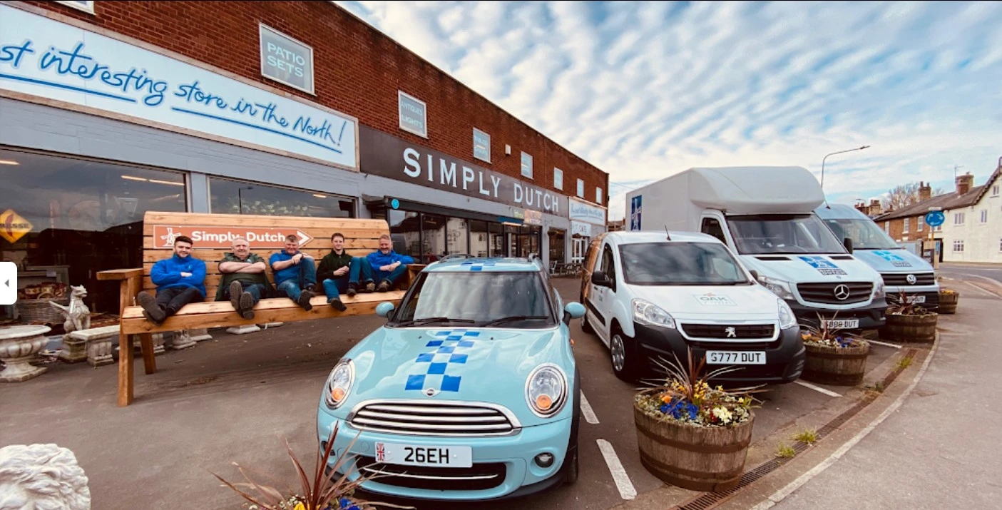 Skørt: Tyve stjæler statuer af ædle dele
