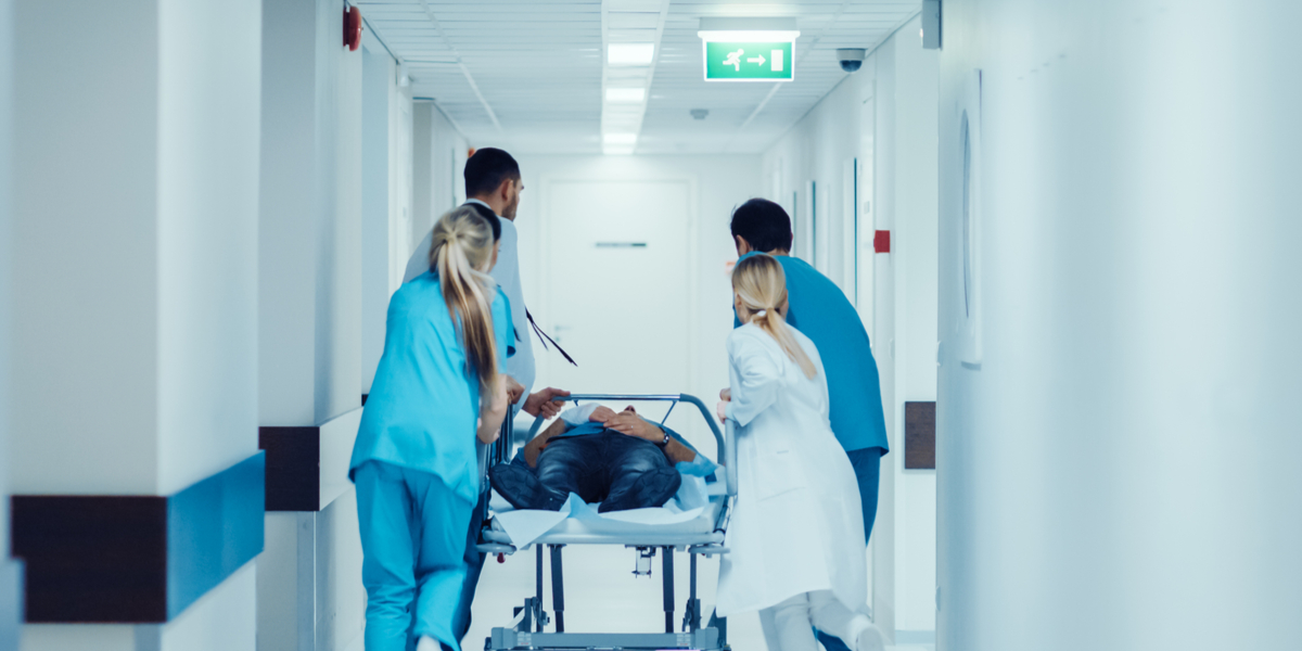 Patienter må vente i op til 12 timer: Hold jer væk, medmindre i er døende!