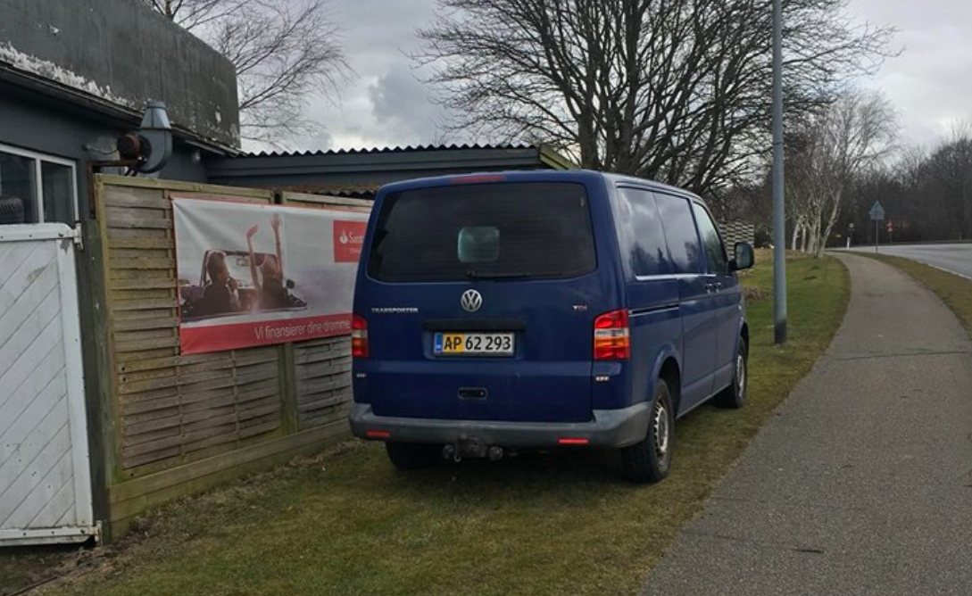 Christian lavede en smart parkering: Nu er folk færdige af grin over hans geniale trick