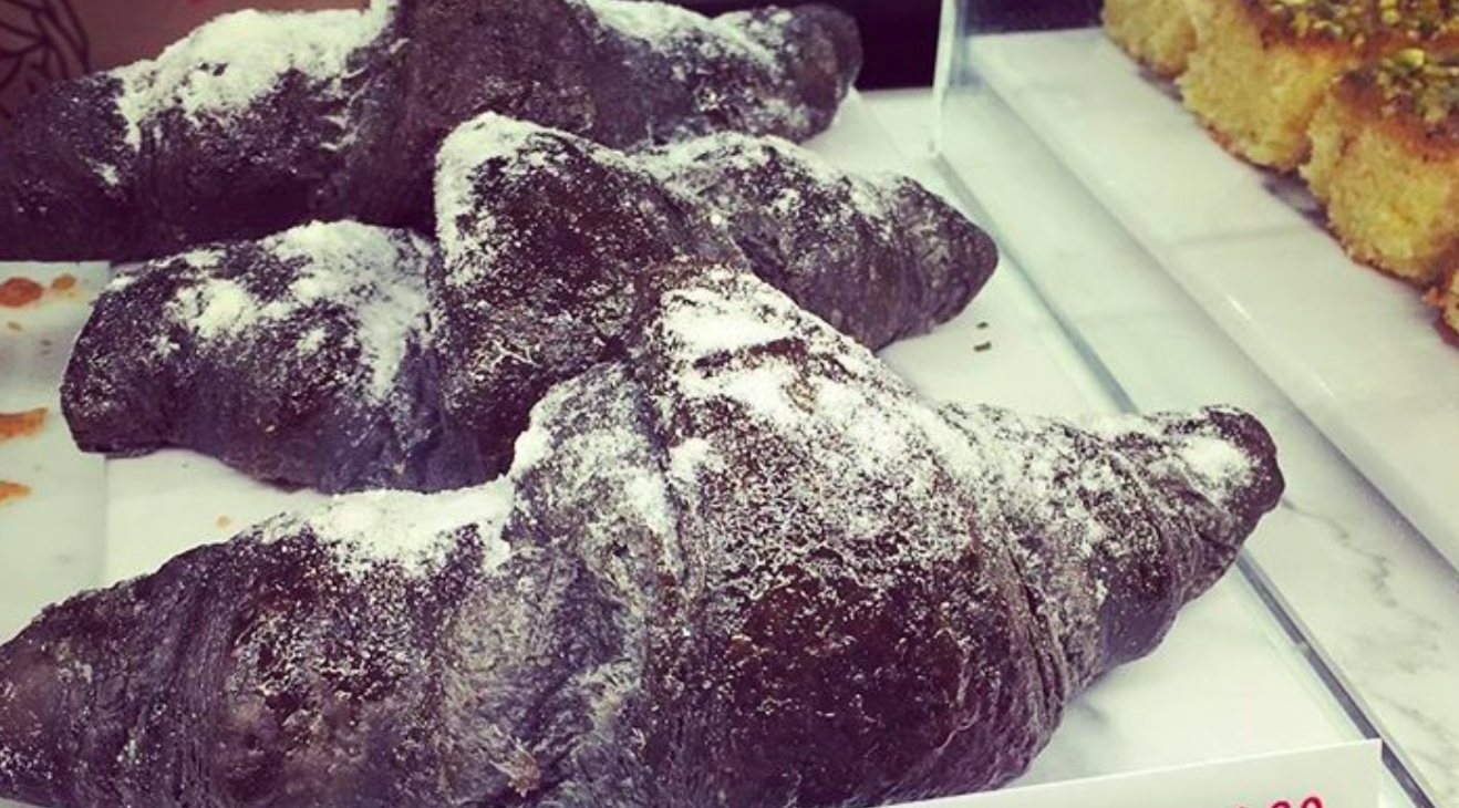 Folk gør tykt grin med bagers croissanter – kan du se problemet?