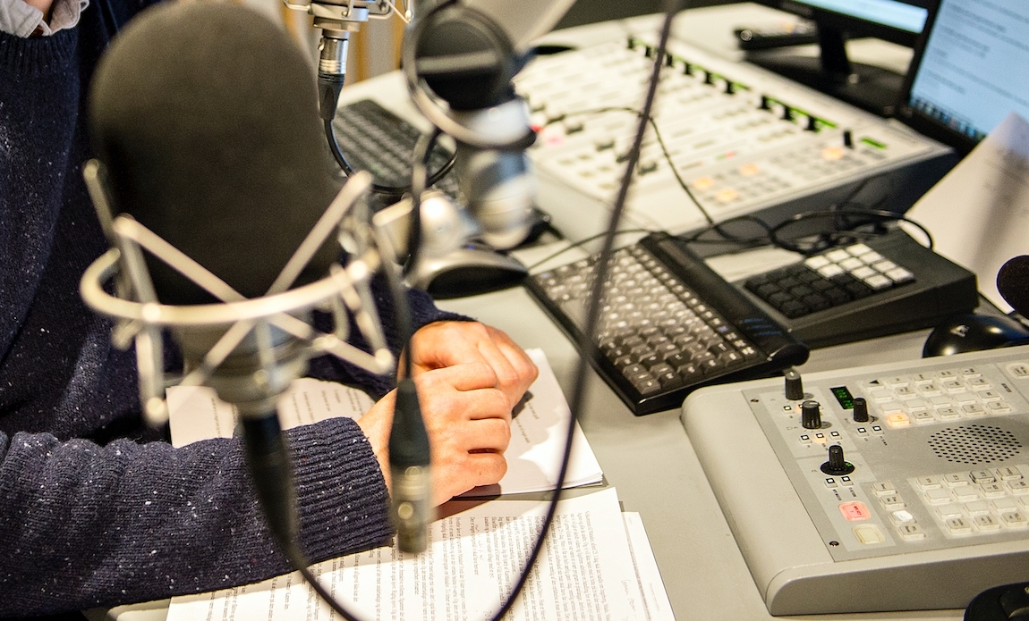 Populær radiovært fyret: Opsagt med øjeblikkelig virkning