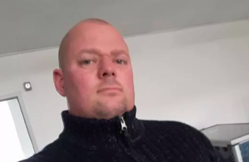 Politiet gjorde vildt fund i garage i Næstved: Nu efterlyser de denne mand