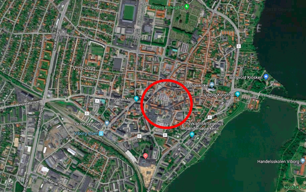 Mænd i Audi volds-amok på fem unge: Tog kvælertag og slog flere tænder ud på dem – nu efterlyses de af politiet