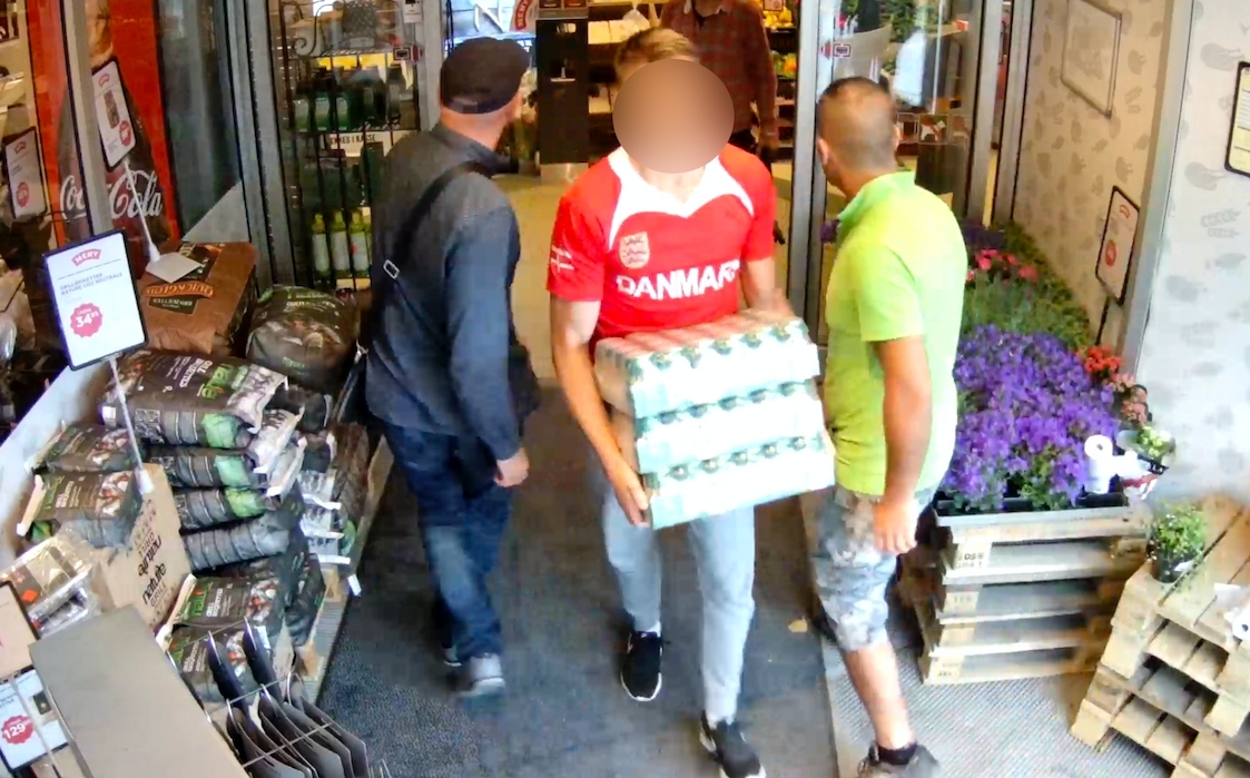 Købmand bryder loven: Bliver ved med at dele tyve-billeder på Facebook
